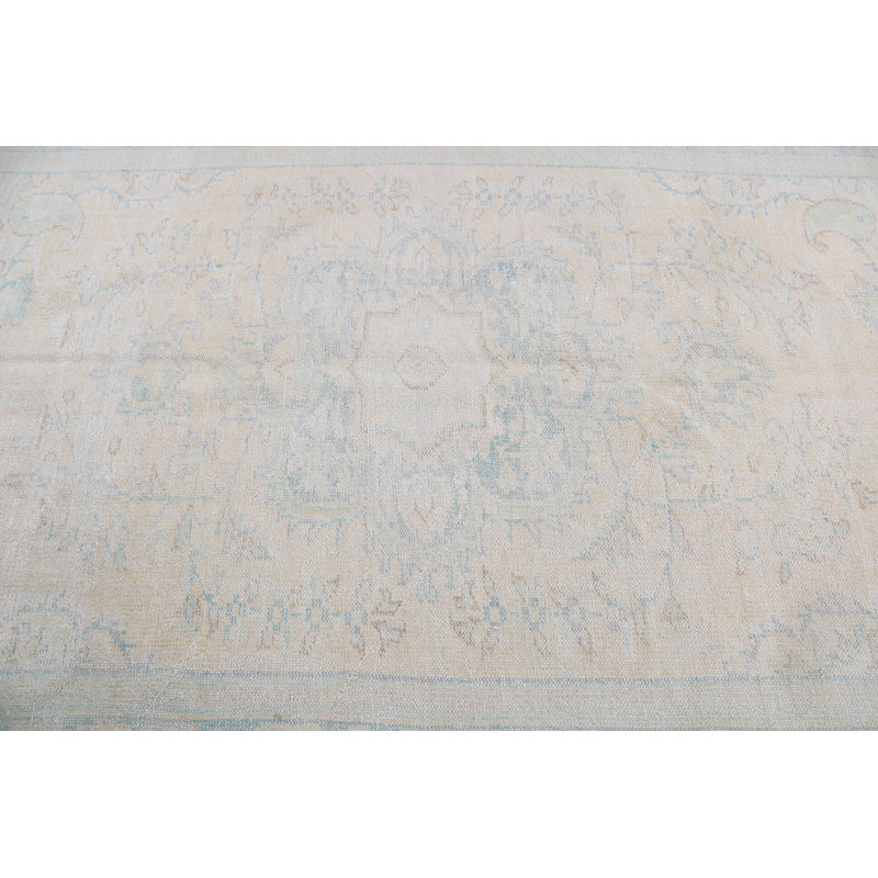 Le tapis turc Oushak fabriqué à la main de couleur neutre est un ajout élégant à tout salon