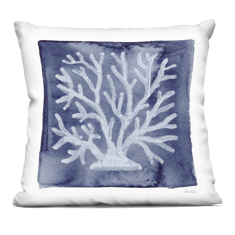 Coussin décoratif imprimé corail blanc sur indigo, design par Patti Bishop