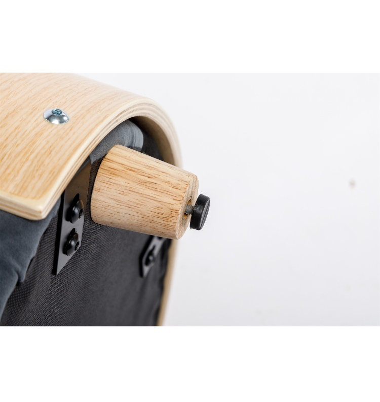 Lit pour chien surélevé de style scandinave avec pattes en bois massif, dossier en bois courbé et coussin en velours