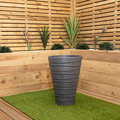 Samuel Alexander Pot Planter
