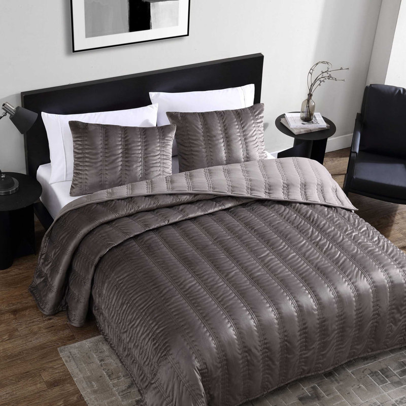 Ensemble de courtepointe unie Vera Vera, Courtepointe pour grand lit + 2 taies décoratives, Prune, brun