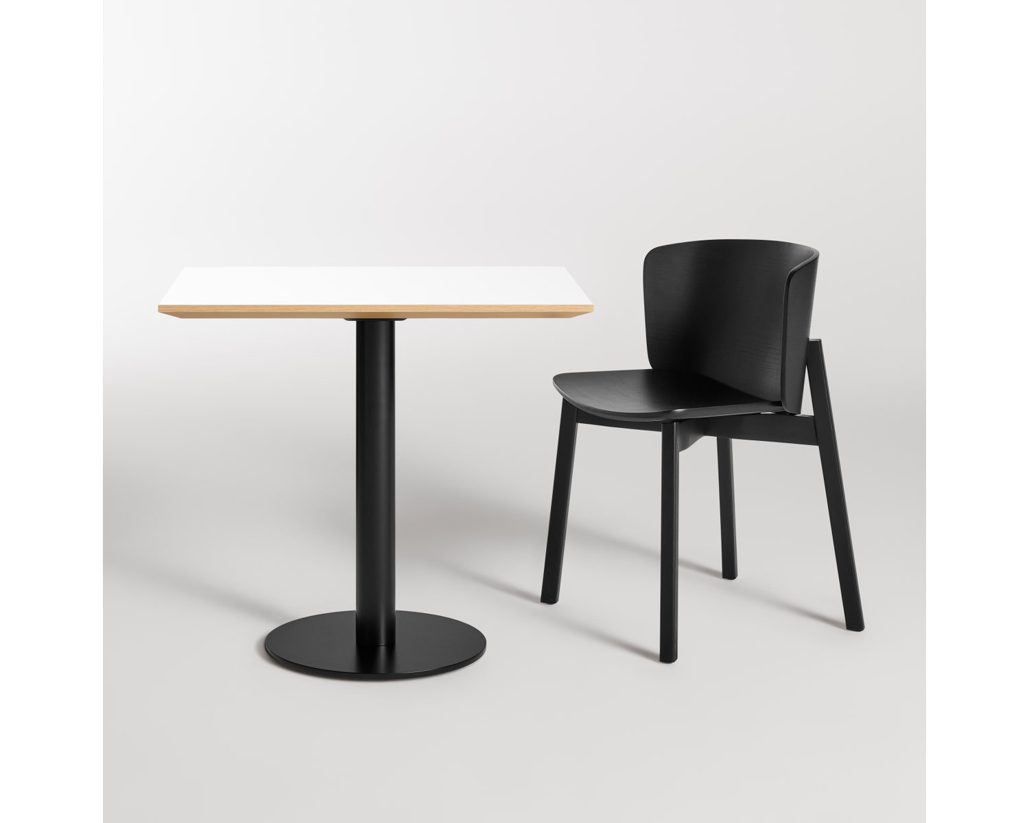 Easy 32'' Dining Table, Walnut, Matte Black