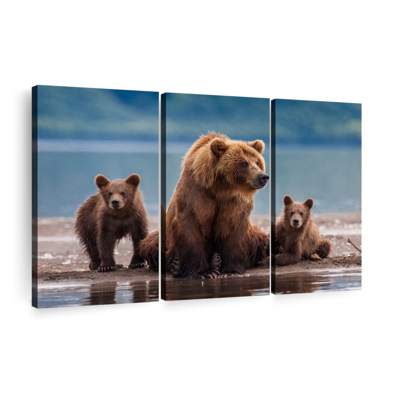 «Kamhatka Bear Family», 3 pièces sur toile, H 32 po x l 50 po x P 1,25 po