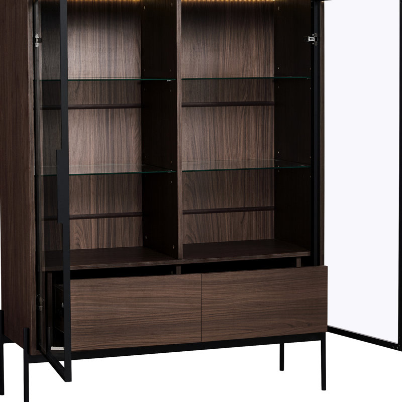 Vitrine lumineuse à DEL avec porte en verre trempé, style minimaliste moderne pour le salon, le bureau et le bureau. 4 tablettes réglables, 2 tiroirs de rangement, pieds en métal, noir et noyer foncé.