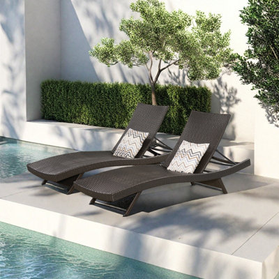 Billur Outdoor Wicker Chaise Lounge Set
