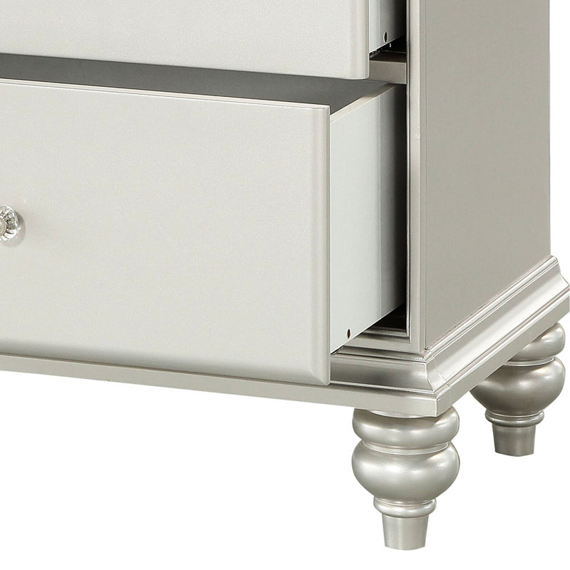 Table de chevet glamour 2 - Extérieur platine pour une chambre captivante dans une utilisation spacieuse et élégante