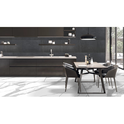 Panneaux muraux en pierre noire matte de 35,4 po x 23,6 po Falkirk Johnstone (paquet de 5)