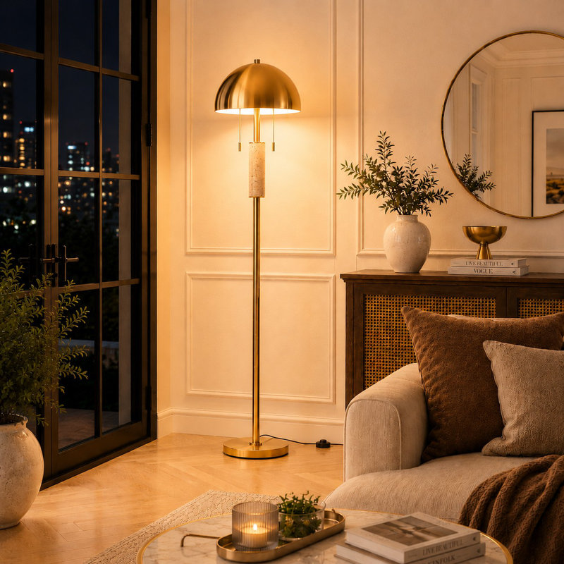 Lampe sur pied moderne de 65 po à 2 lumières, fini or brossé, abat-jour en dôme, accents de marbre et interrupteur au pied