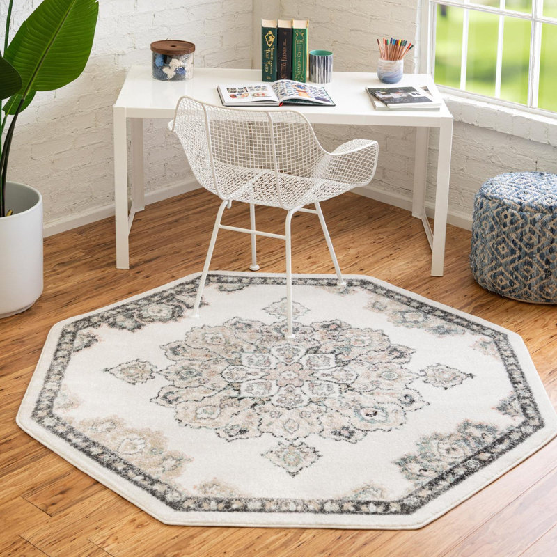 Oriental Indoor Rug, Octagon 7'10" x 7'10"