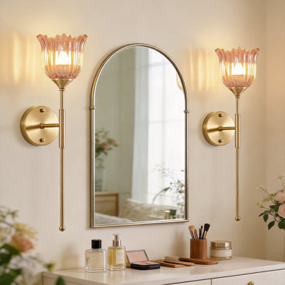 Paquet de 2 appliques murales à piles avec ampoules à intensité variable RVB rechargeables et télécommande, abat-jour en verre tulipe ambré, pour le salon de la chambre à coucher