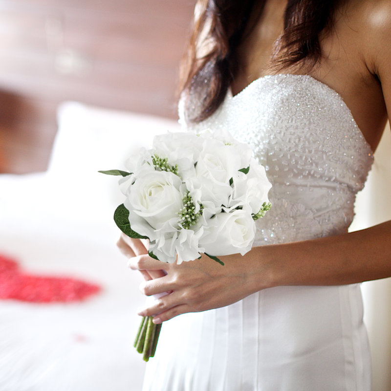 Arrangement floral artificiel, Blanc