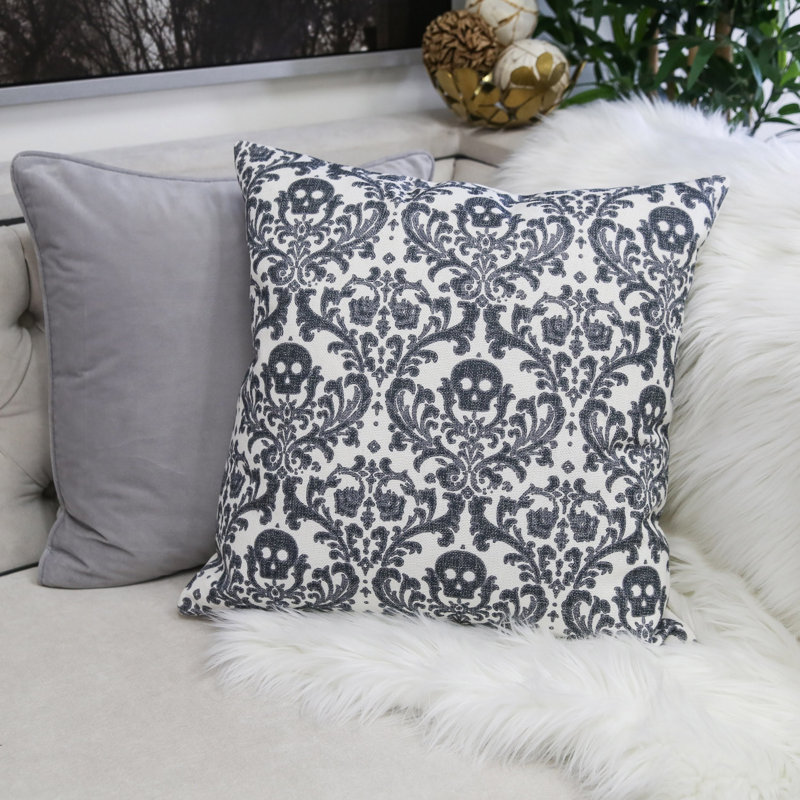Coussin décoratif carré à motif de crâne damassé orné, lot de 2, 50 x 50 cm, en polyester, pour une décoration gothique ou du Jour des Morts.