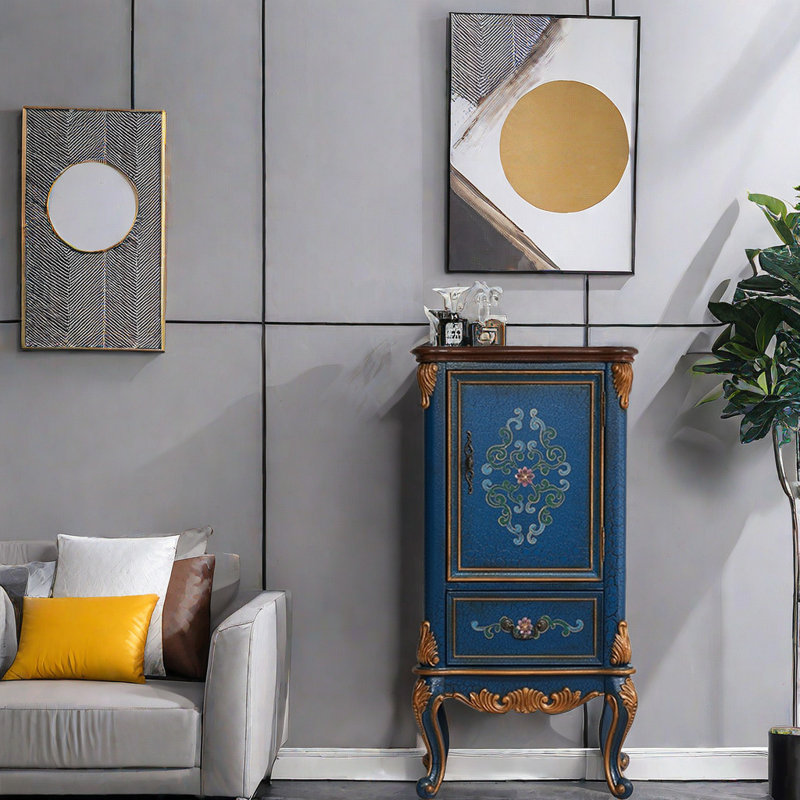 Armoire d'appoint European Vintage