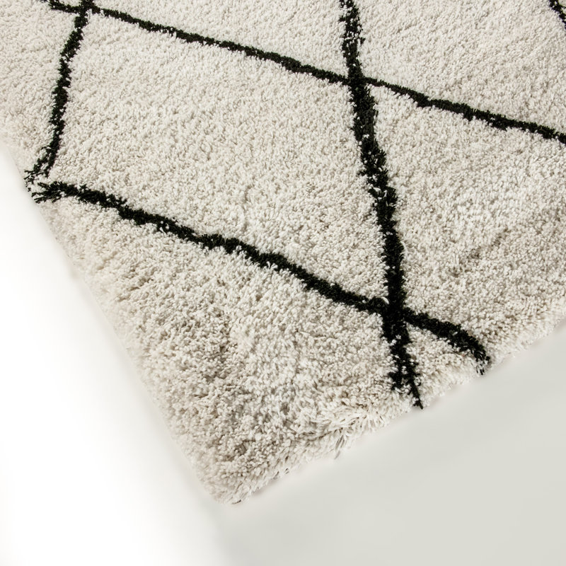 Brittain Diamond Trellis Modern Shag Area Rug, Rectangle 5' x 7'