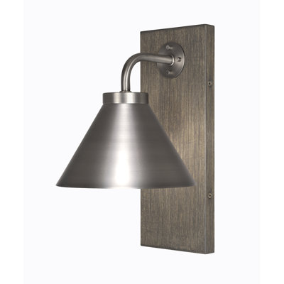 Applique murale Oxbridge montrée en graphite et finition en métal d'aspect bois patiné avec abat-jour conique en métal de 7 po
