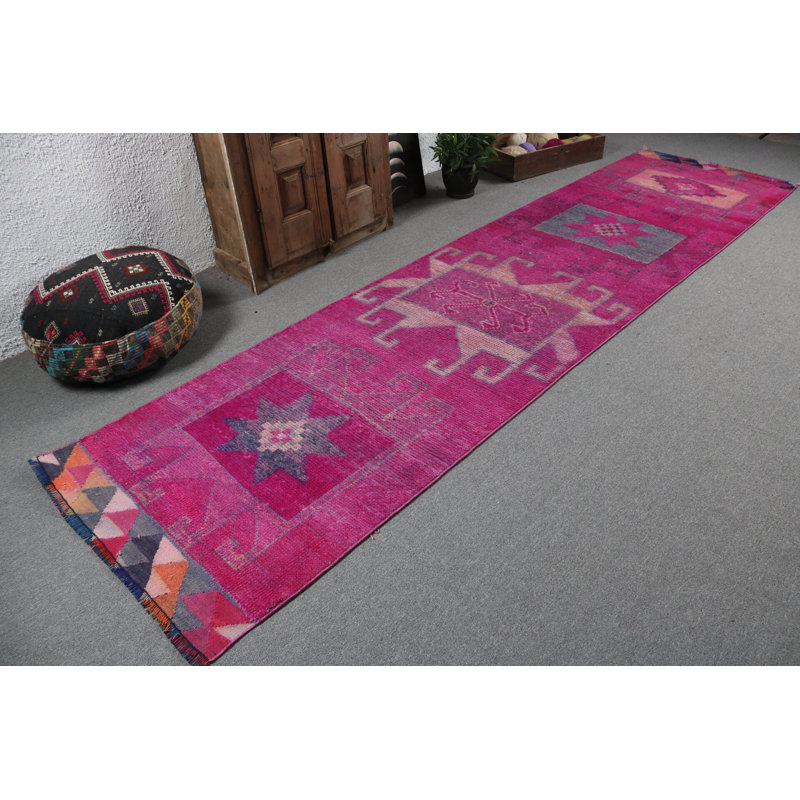 Le tapis turc rétro exceptionnel ajoute une élégance géométrique au décor de votre salon
