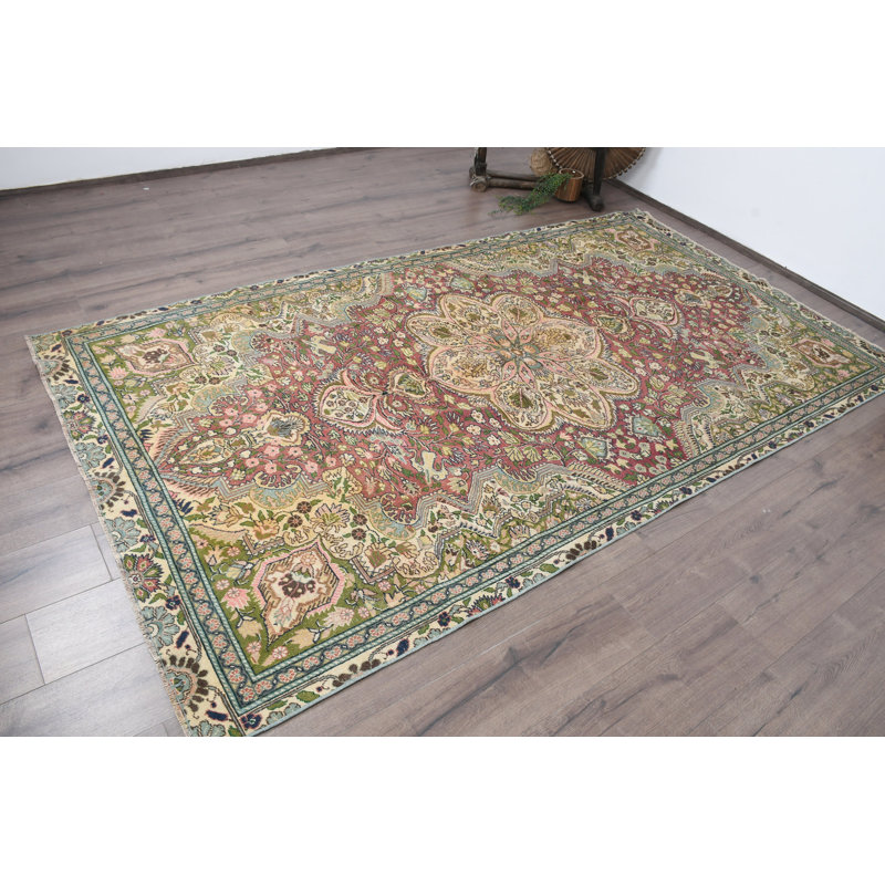 Tapis classique en laine beige à motif patchwork de 62,6 po x 111,8 po