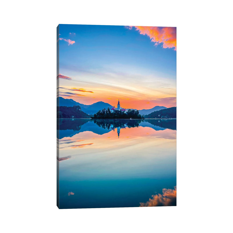 «Sunrise Over Lake Bled», reproduction d'art sur toile tendue, H 12 po x l 8 po, Toile tendue, Ne s’applique pas
