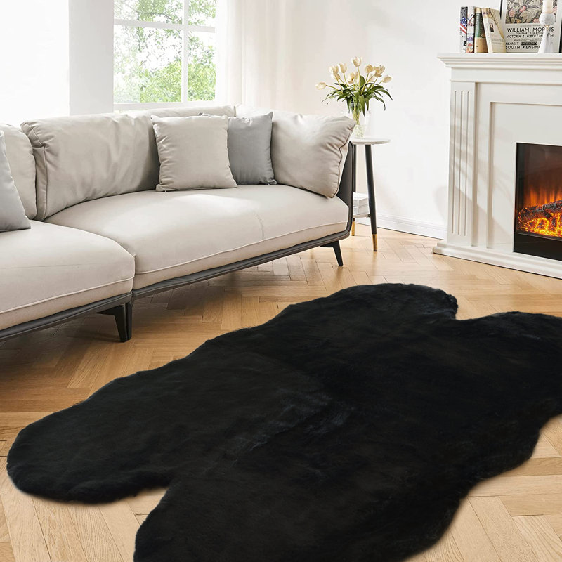 Hollianne Cozy Faux Rabbit Fur Area Rug Machine Washable Rug in Black, Novelty 4' x 6'