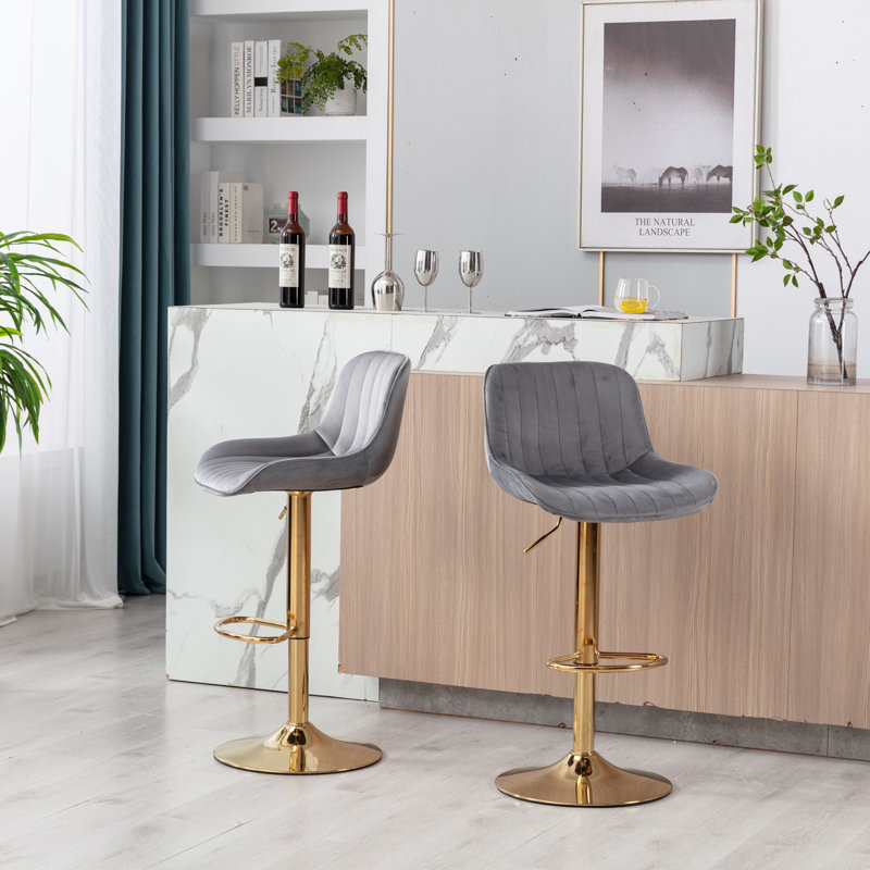Ensemble de 2 tabourets de bar pivotants avec repose-pieds et base chromés, Gris clair
