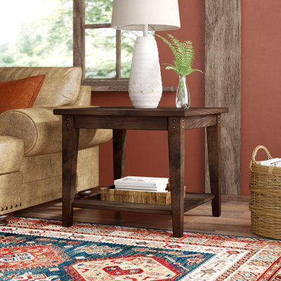 Table de bout carrée en bois avec tablette de rangement et pieds fuselés Laron 