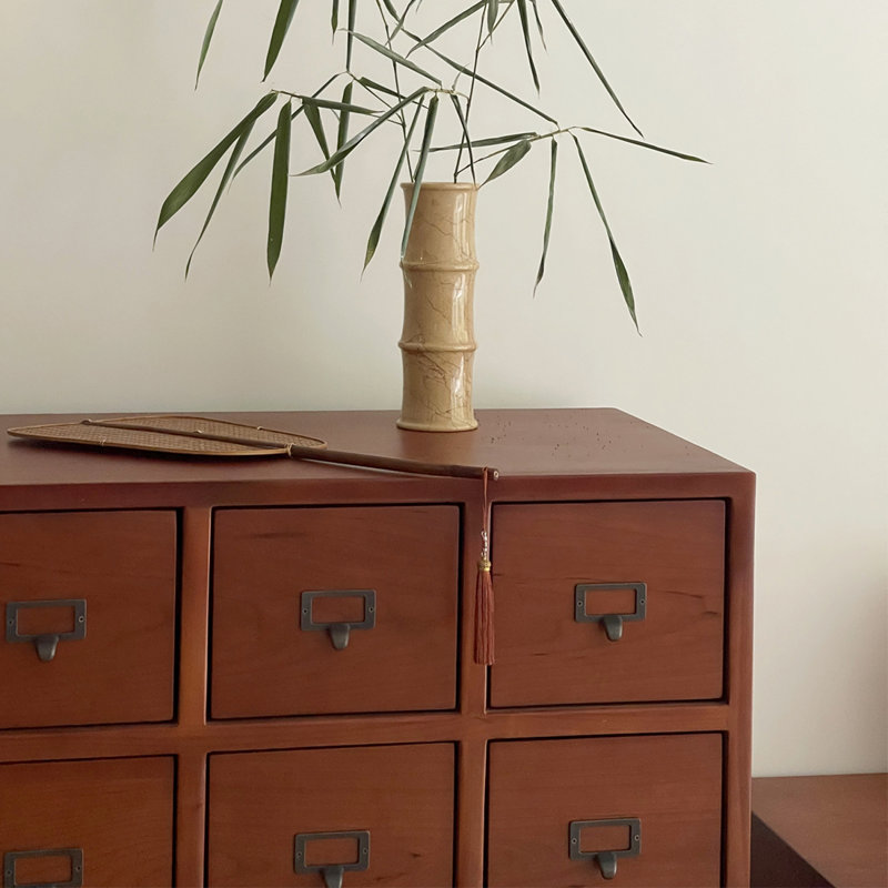Commode vintage à plusieurs tiroirs