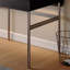 Espace confortable pour les jambes et bureau pratique-140236845
