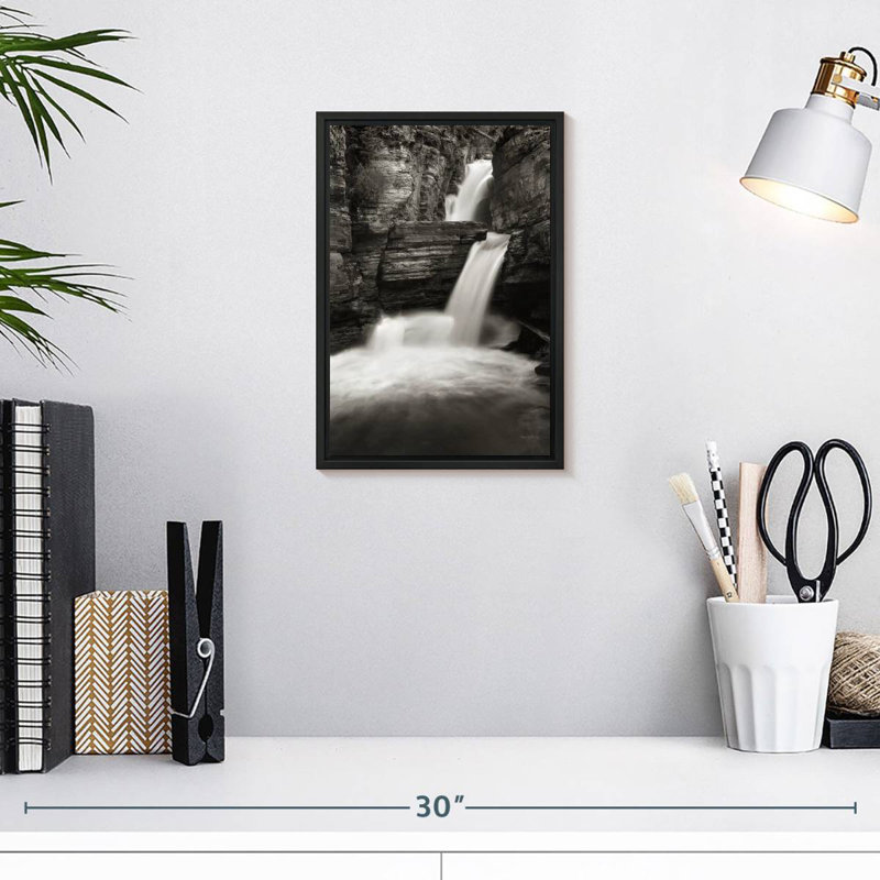 Saint Mary's Falls, 9 po x 13 po, Cadre flottant noir