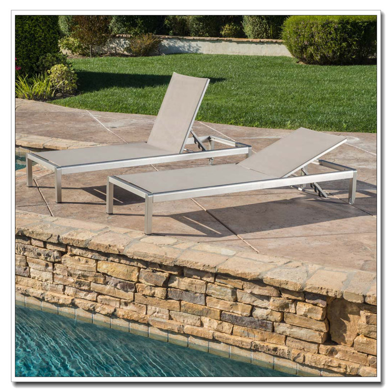 CHAISE LOUNGE