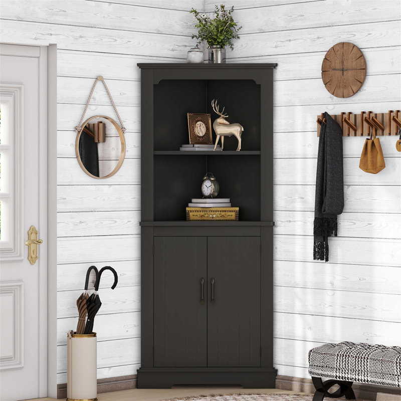 Grande armoire d'angle avec plusieurs compartiments et tablettes pour un rangement complet et une mise en valeur esthétique dans divers espaces de vie