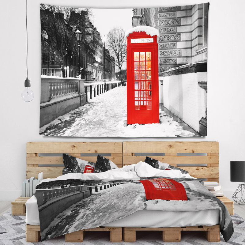 Tapisserie de cabine téléphonique rouge Cityscape, H 32 po x l 39 po