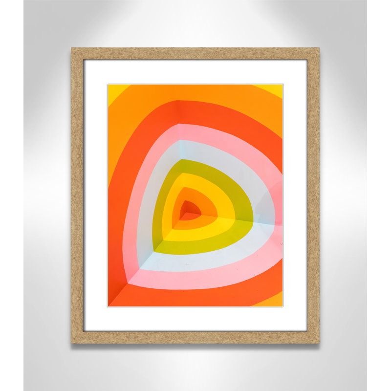 Imprimé Sherbet Bullseye par Jason Leung, H 19 po x l 16 po x P 1,25 po, Cadre photo simple en grain de bois naturel