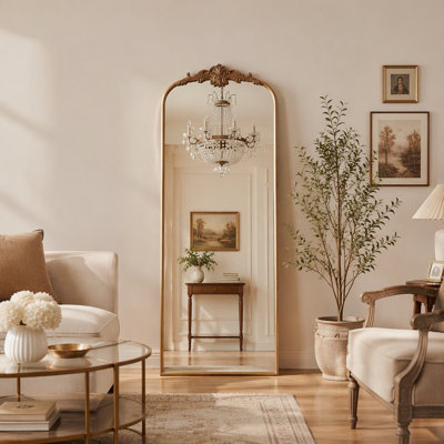 Miroir sur pied arqué vintage avec cadre, style baroque français pour une décoration intérieure élégante