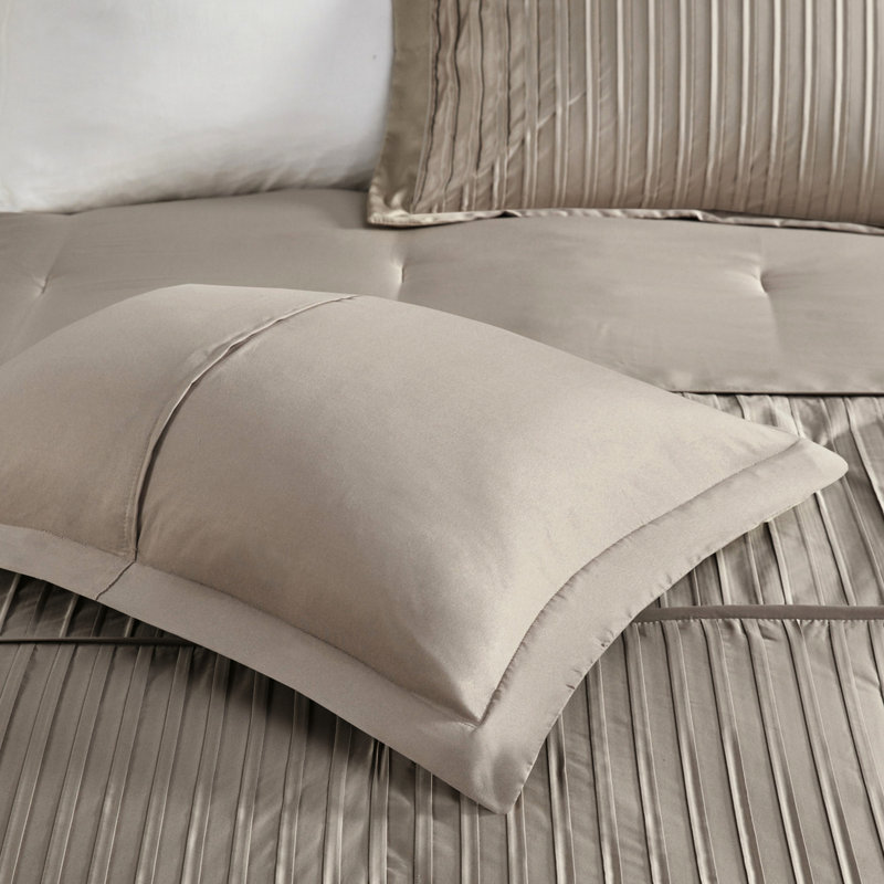 Édredon moderne 7 pièces en taupe charmeuse - grand, coussins décoratifs brodés et jupe de lit grand vapeur pour éliminer les plis