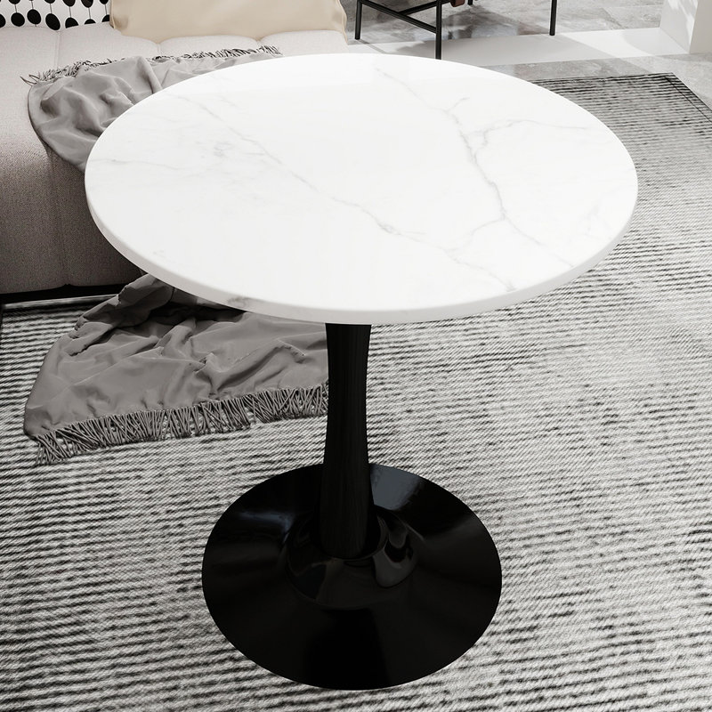 Cette table basse de 27,6 pouces de style moderne Mid-Century peut accueillir de 2 à 4 personnes et comprend un plateau de table rond en marbre texturé qui convient à divers environnements.