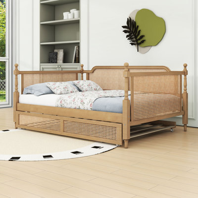 Lit de jour en bois avec couchette et structure en rotin
