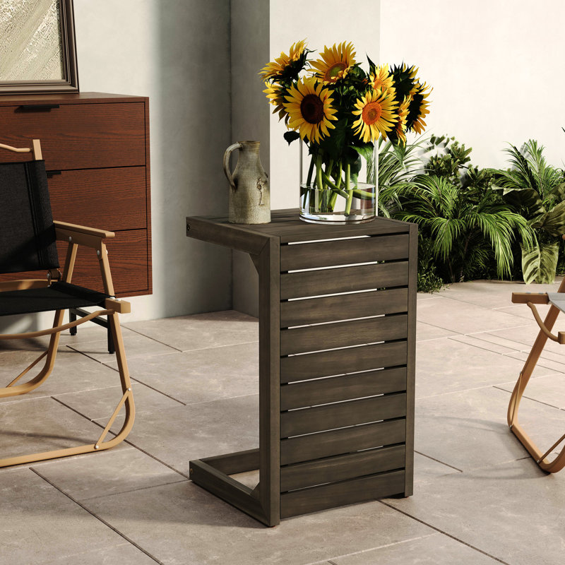 Table fonctionnelle et grise en bois