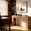 Console Stable Rustic avec un bord ondulé distinctif et une utilisation polyvalente, idéale pour les espaces de vie élégants et fonctionnels.-849649693