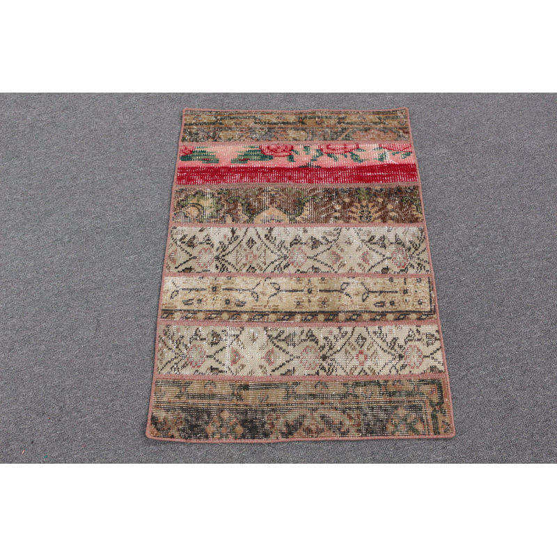 Tapis turc beige à patchwork parfait pour la décoration murale ou comme tapis d'entrée dans votre maison