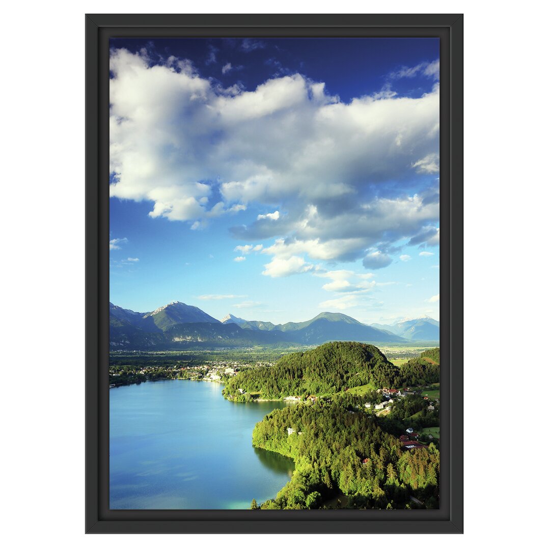 Gerahmtes Wandbild See mit Insel Landschaft