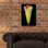 «Lily Bud» par Pamela Plummer, art mural en verre acrylique, 16 po x 24 po