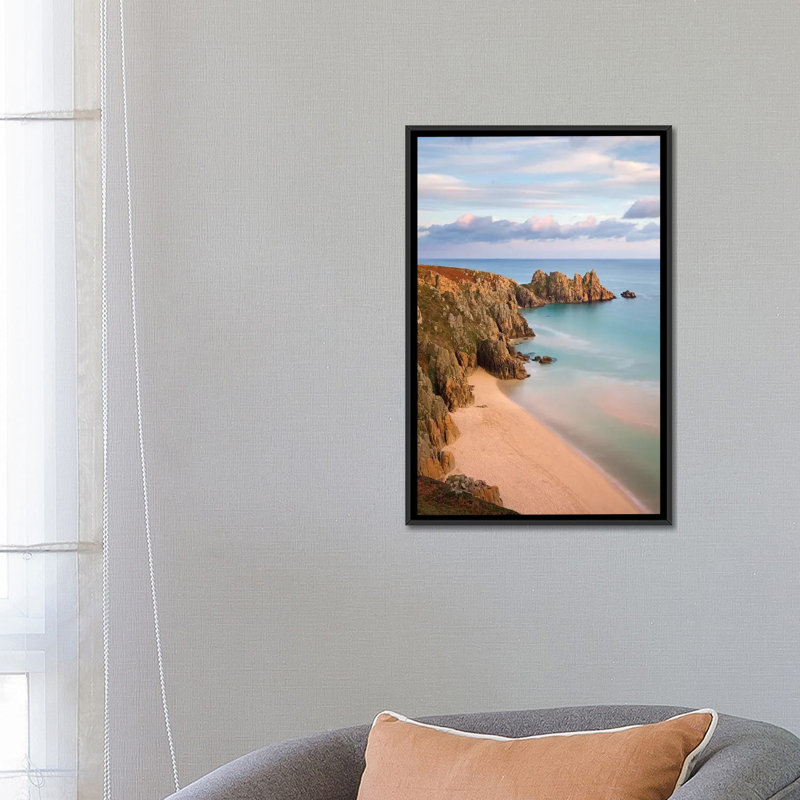 «The Beach» par Adam Burton - reproduction d'art sur toile tendue, H 26 po x l 18 po x P 1,5 po, Toile avec cadre noir