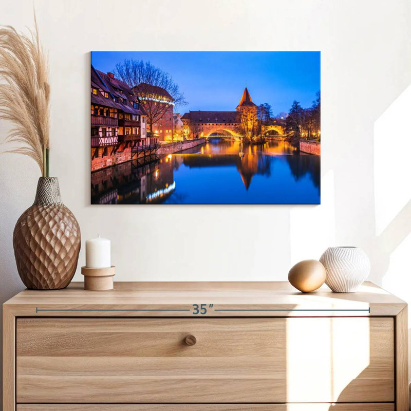 Harpa Nuremberg Glow, 16" H x 24" W