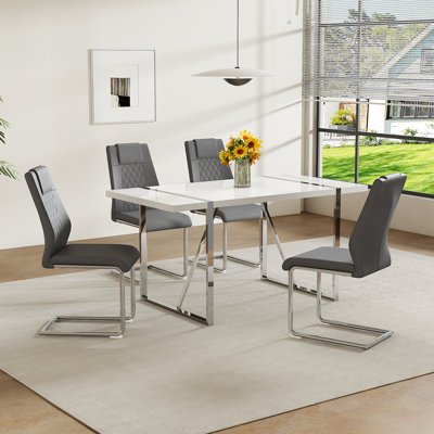 Ensemble de table de salle à manger de 55 po, table et chaises de cuisine en bois avec plateau en panneau de fibres à densité moyenne laqué épais, structure en métal robuste et chaises en similicuir
