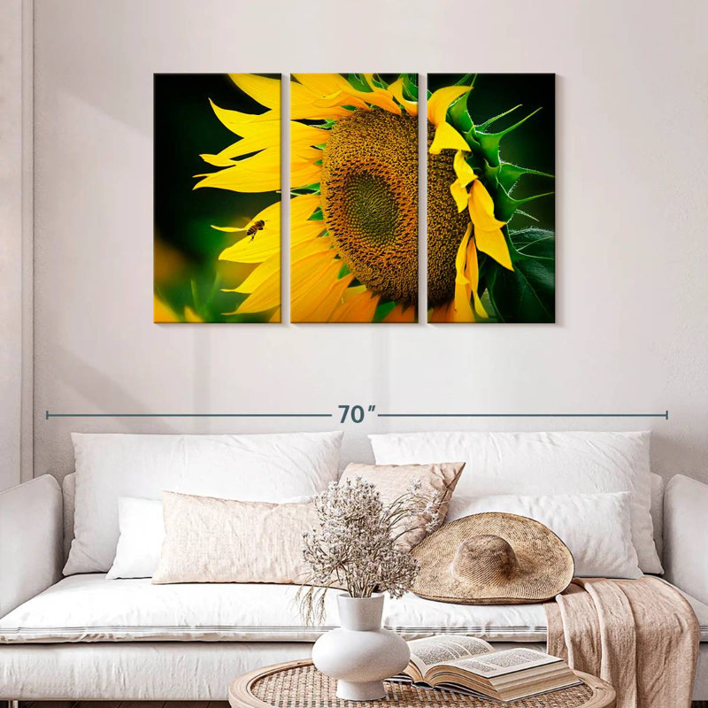 Abeille Harnek attirée par le tournesol, H 28 po x l 45 po