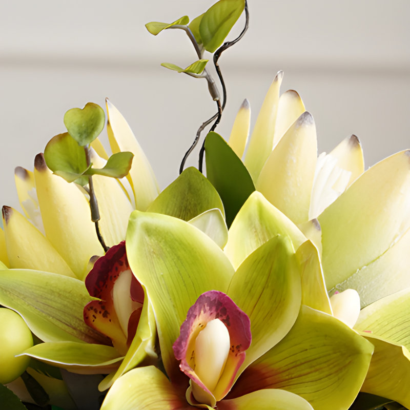 Ornements de fleurs simulées
