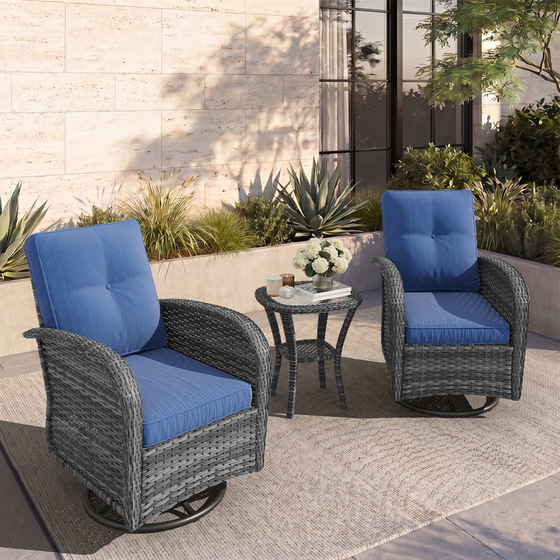 Ensemble de patio à bascule pivotant en osier 3 pièces avec table en verre à 2 niveaux et coussins de 4 po