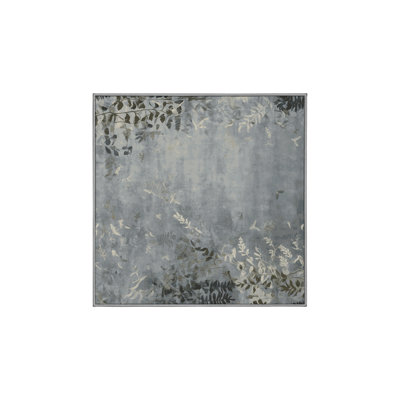 Tapis gris soyeux et moelleux