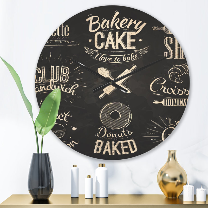 Personnages de boulangerie - horloge murale moderne en bois, Moyen