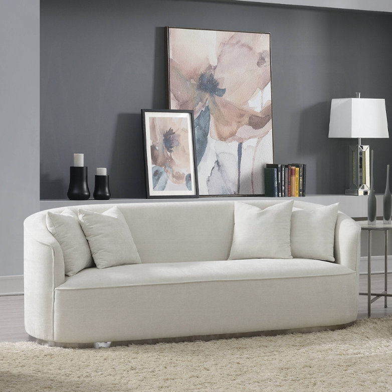 Canapé Odette en chenille beige avec 4 coussins